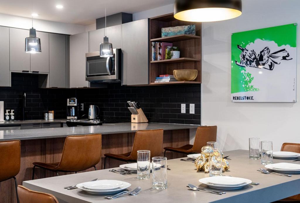 Revel In The Stoke By Revelstoke Vacations Apartment Exterior foto